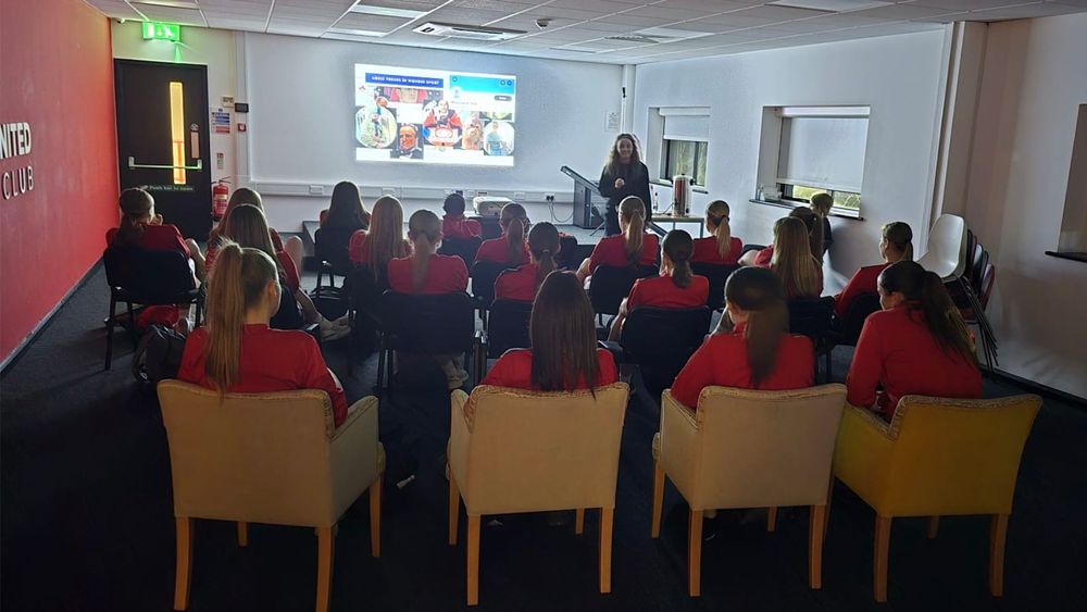 Leigh Nicol visits PGA Girls